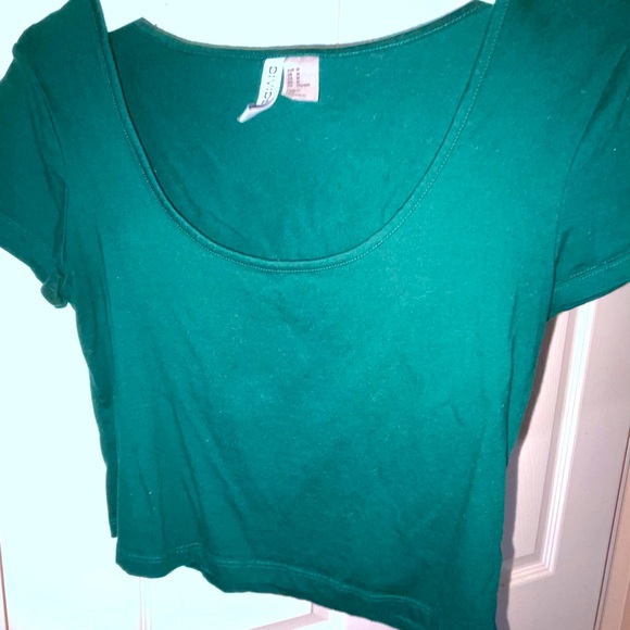 H&M basic Tee - Picture 1 of 3